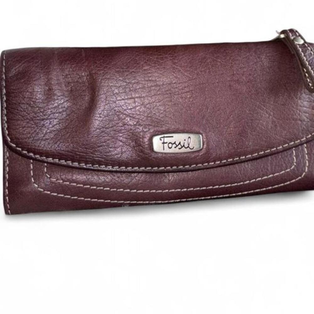 Fossil burgundy leather wallet great condition